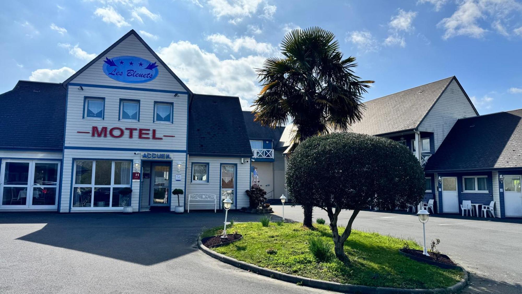 Contact Hotel - Motel Les Bleuets & Spa La Riviere-Saint-Sauveur Exterior photo