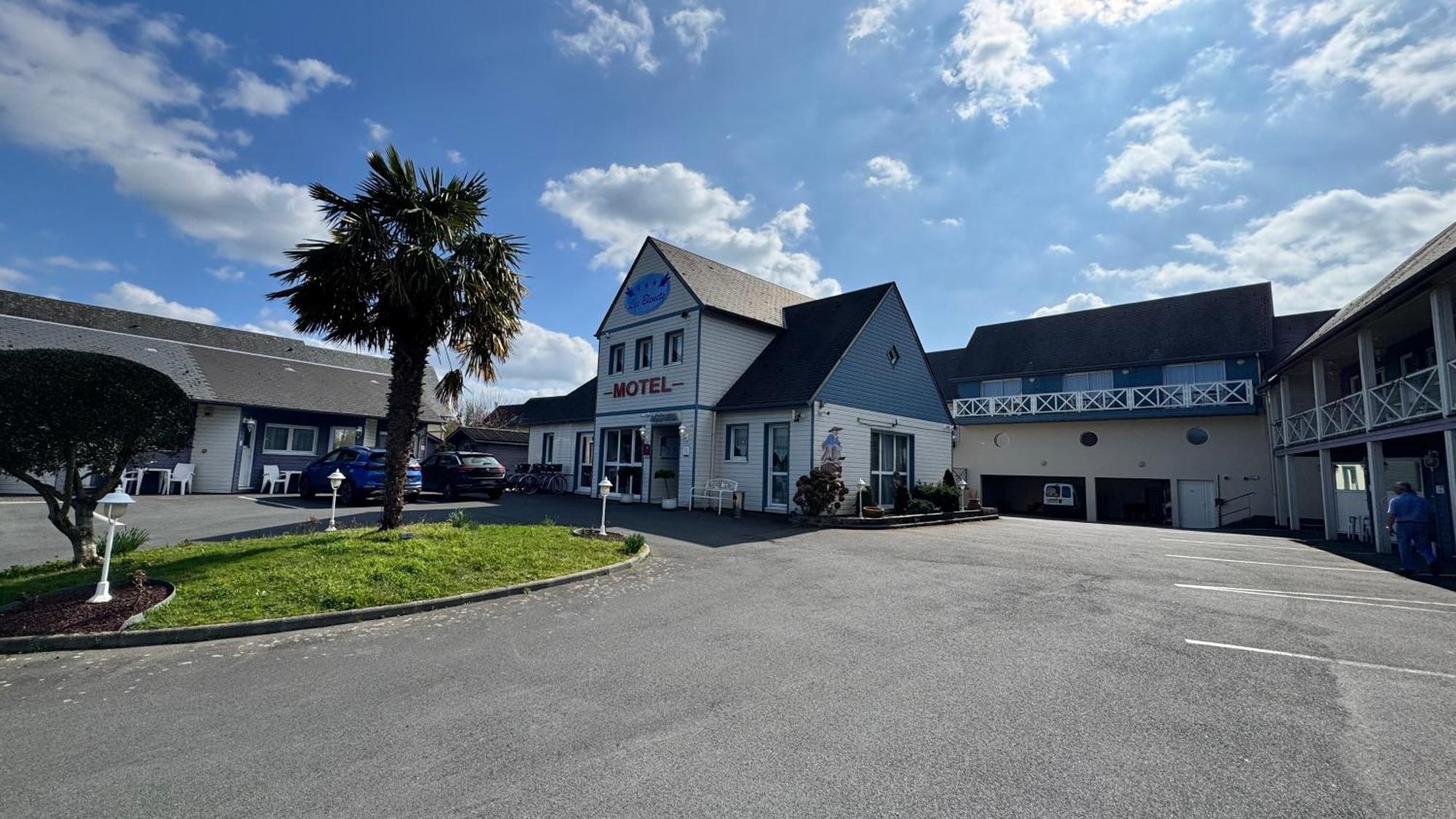 Contact Hotel - Motel Les Bleuets & Spa La Riviere-Saint-Sauveur Exterior photo